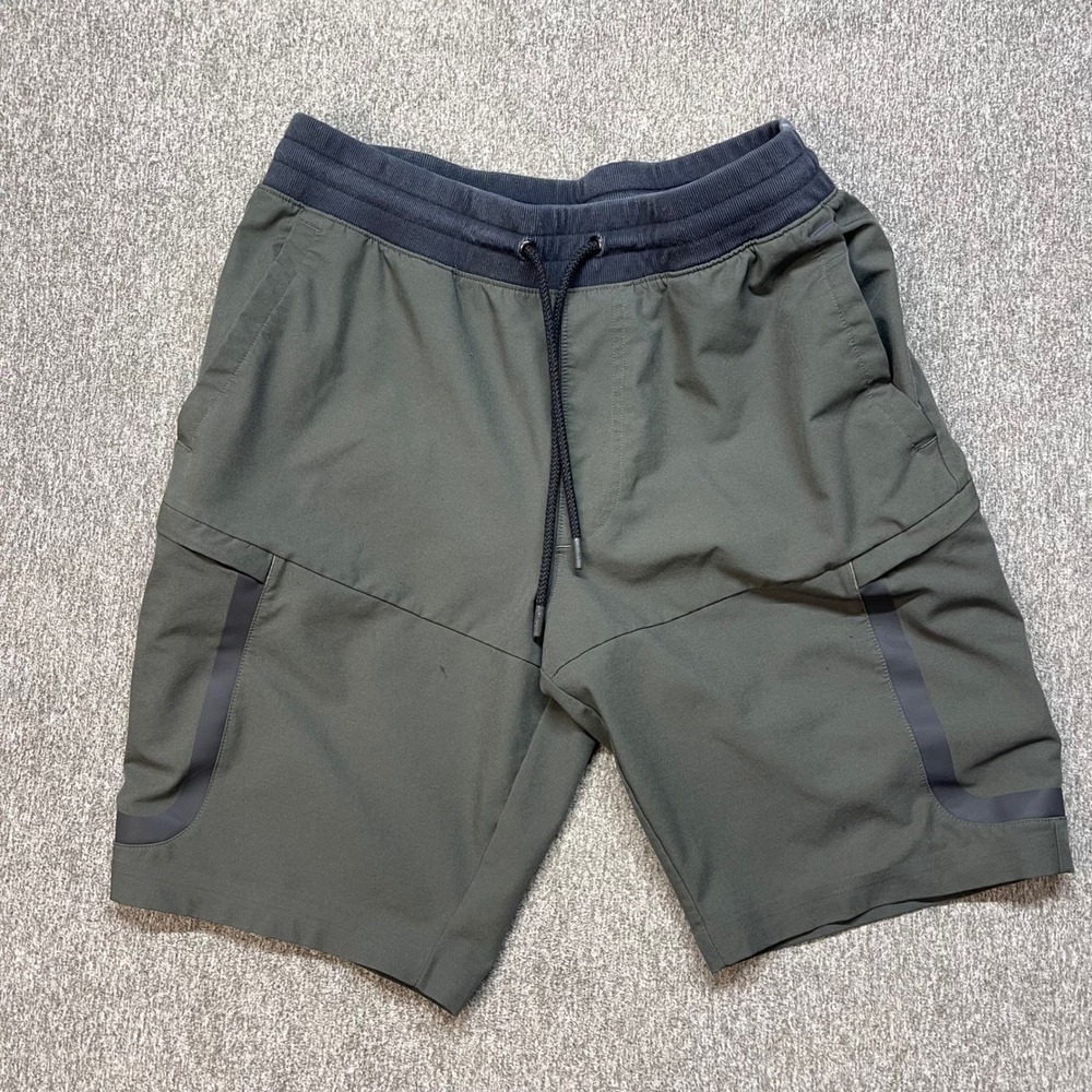 Under Armour UA Sportstyle Elite
Men's 9" Cargo Shorts HeatGear Green Large